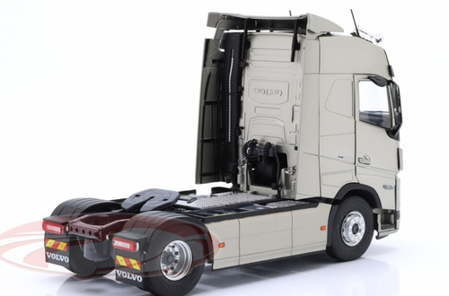 SOLIDO 1/24 – VOLVO FH Globetrotter XL – 2021 - Little Bolide