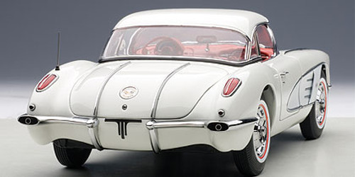 1/18 AUTOart 1958 Chevrolet Chevy Corvette C1 (Snowcrest White) Diecast Car Model 71147