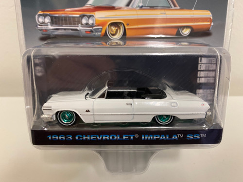 CHASE CAR 1/64 Greenlight 1963 Chevrolet Impala SS Convertible White "California Lowriders" Series 2 Diecast Car Model