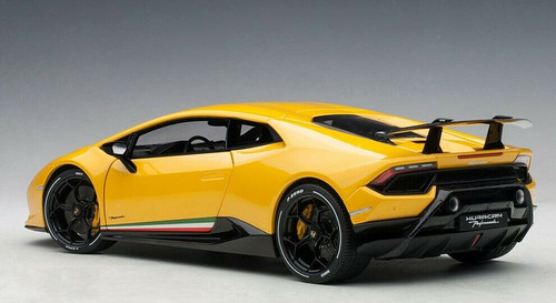 1/18 AUTOart Lamborghini Huracan Performante (Giallo Inti Pearl Yellow) Car Model