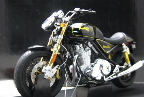 1/12 AUTOart NORTON 952 COMMANDO (Red) Diecast Car Model