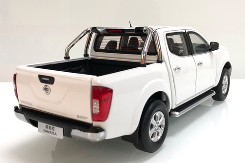 nissan frontier diecast