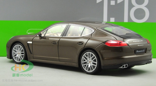 1/18 Porsche Panamera 4S (Red) Diecast Car Model