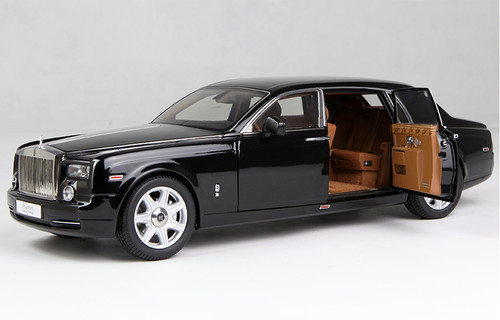 1/18 Kyosho Rolls-Royce Phantom Extended Wheelbase (EWB) (Black) Diecast Car Model