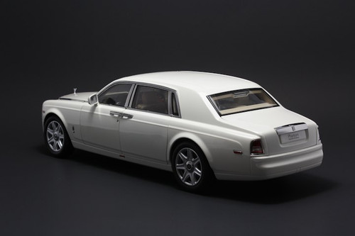 1/18 Kyosho Rolls-Royce Phantom Extended Wheelbase (EWB) (English
