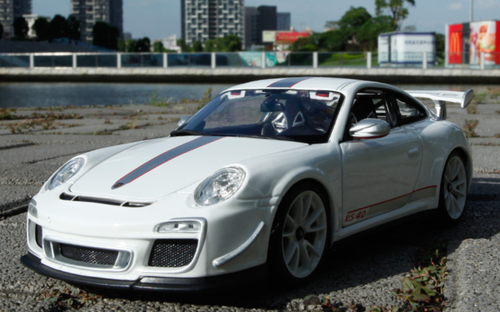 1/18 BBurago Porsche 911 GT3 RS 4.0 (White) Diecast Car Model