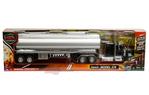 1/32 New Ray Peterbilt Model 379 Oil Tanker (Black Cab with Silver Tank) Diecast Car Model