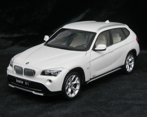 BMW X1 xDrive 28i (E84) Vermillion Red 1/18 Diecast Car Model by