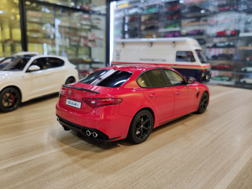 1/18 OTTO Alfa Romeo Giulia Quadrifoglio GTAM (Rosso GTA Red