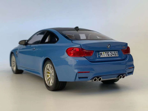 1/64 Mini GT BMW M4 (F82) (Yas Marina Blue Metallic with Carbon