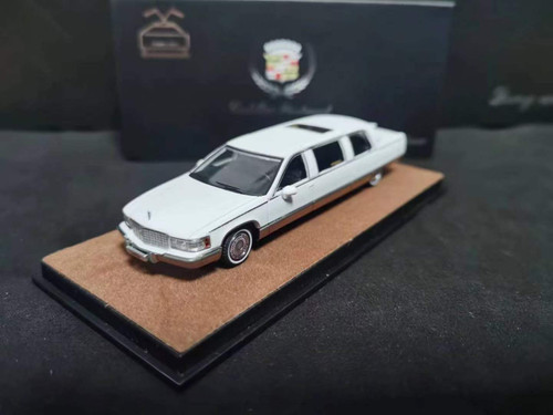 1/64 Dealer Edition 1992-1994 Cadillac Fleetwood Limousine (White) Diecast Car Model