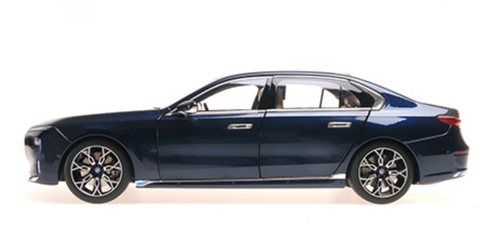1/18 Minichamps 2022 BMW i7 (Metallic Blue) Diecast Car Model