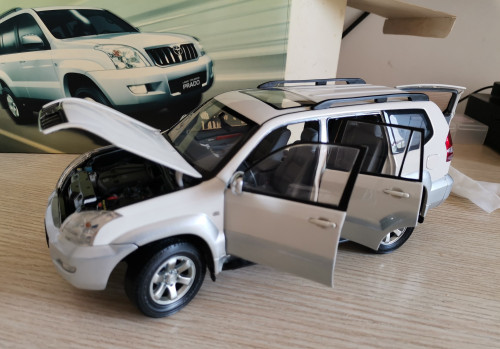 1/18 Dealer Edition 2007 Generation Prado (White) Diecast Car Model