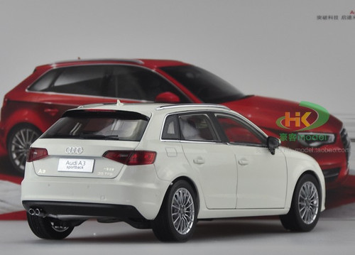 Audi A3 Sportback ホワイト　ミニカー　1/18 1/18 Dealer Edition Audi A3 Sportback (Silver) Diecast Car Model