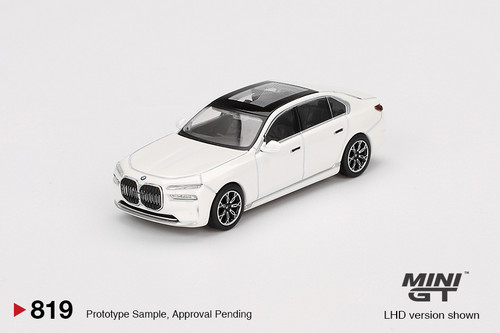 M 1/64 Mini GT BMW i7 xDrive60 (Mineral White) Diecast Car