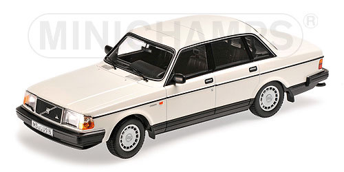 1/18 Minichamps 1986 Volvo 240 GL (Silver) Diecast Car Model