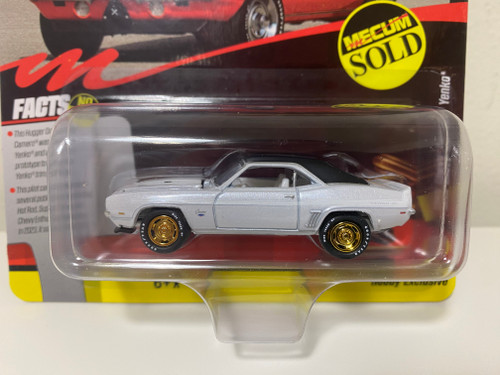 1/64 Johnny Lightning 1969 Chevrolet Yenko & 1967 Chevrolet Camaro