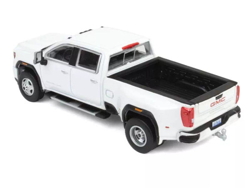 1/64 Greenlight 2022 GMC Sierra 3500 Denali Dually (Black