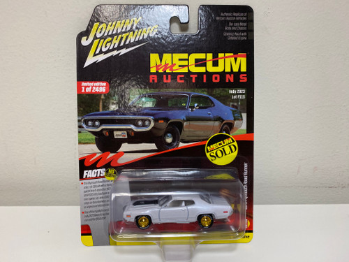 CHASE CAR 1/64 Johnny Lightning 1971 Plymouth Road Runner (White with Gold Wheels) "Mecum Auctions" Diecast Car Model CHASE CAR 1/64 Johnny Lightning 1971 Plymouth Road Runner (White with Gold Wheels) "Mecum Auctions" Diecast Car Model