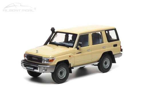 TOYOTA Land Cruiser LC76 1/18 スケールモデル 1/18 Almost Real 2017 Toyota Land Cruiser LC76 (Sand Yellow) Car