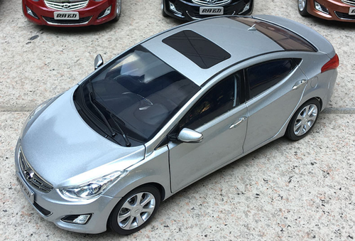 Voiture Miniature Hyundai Elantra 1/36 - Diecast Bleue - Jouet Pour Enfants 3+ Ans - Neuf En Boîte