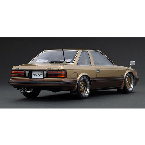 世界中の商品を購入 Toyota Soarer 2800GT (Z10) White/Gold