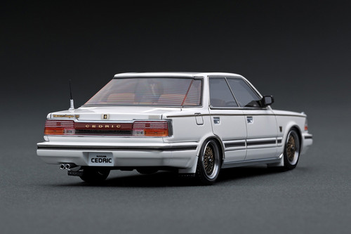 Ignition Model Cedric 1/18 紺色 1/18 Ignition Model Nissan Cedric Brougham (330) (Blue