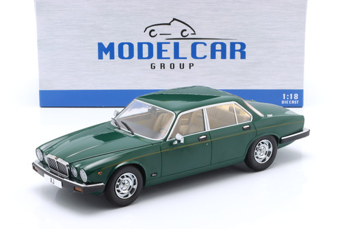 Disney -Cinderellaオルゴール 1/18 Motorhelix Jaguar XJ XJL (Chameleon) Resin Car Model