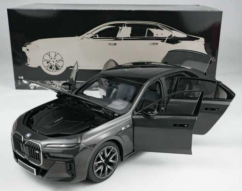 1/18 Minichamps 2024 BMW i7 M70 (G70) (Grey Metallic) Diecast Car Model