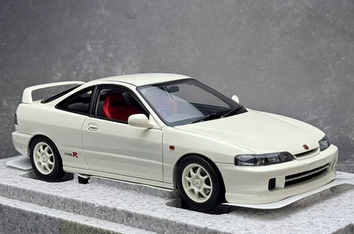 1/18 Motorhelix Honda Integra Type R (DC2) Pre-Facelift (White) Diecast Car Model