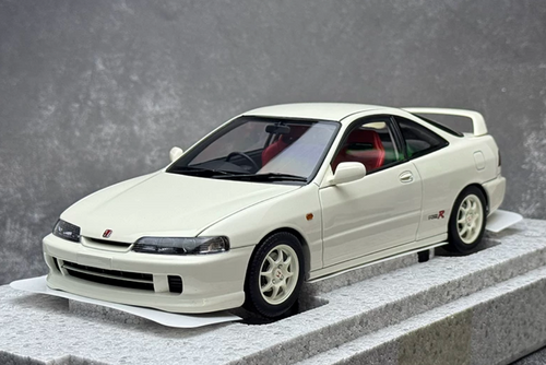 1/18 Motorhelix Honda Integra Type R (DC2) Pre-Facelift (White) Diecast Car Model