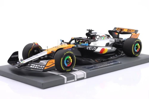 1/18 Minichamps 2025 Formula 1 McLaren F1 Team MCL39 2nd Place British GP #81 Oscar Piastri Car Model