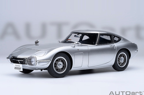 1/18 AUTOart 1967 Toyota 2000GT (Silver) Car Model