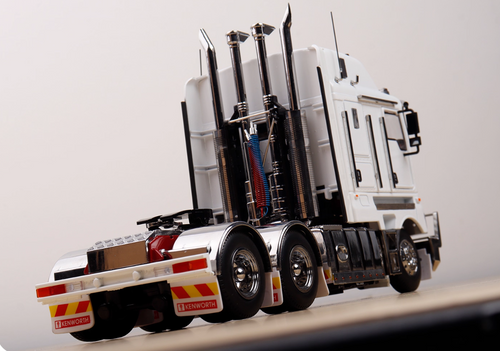 1/32 Exclusive Kenworth K200 (White) Diecast Car Model 1/32 Exclusive Kenworth K200 (White) Diecast Car Model