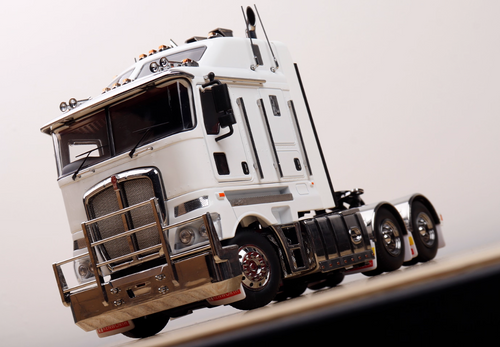 1/32 Exclusive Kenworth K200 (White) Diecast Car Model 1/32 Exclusive Kenworth K200 (White) Diecast Car Model