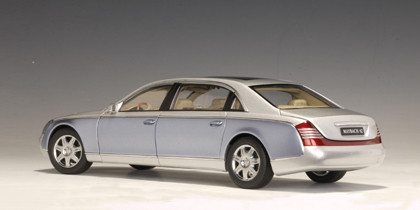 1/18 AUTOart Maybach 57 SWB (Ayers Rock Red / Rocky Mountains