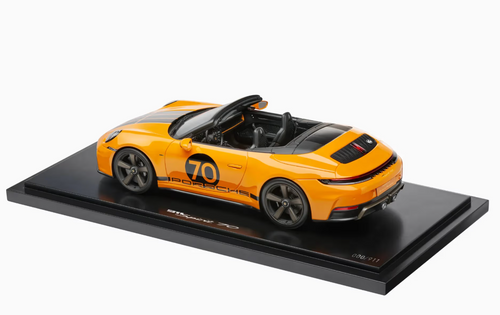 1/18 Dealer Edition 2025 Porsche 911 (992.2) Cabriolet Spirit 70 Year (Signal Orange) Car Model