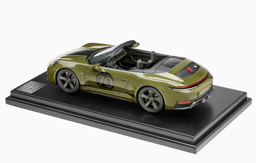 1/12 Dealer Edition 2025 Porsche 911 (992.2) Spirit 70 (Olive Neo Green) Car Model 1/12 Dealer Edition 2025 Porsche 911 (992.2) Spirit 70 (Olive Neo Green) Car Model
