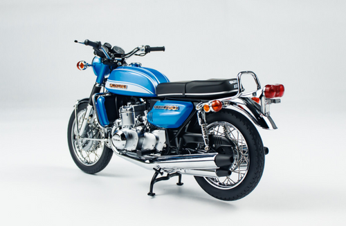 1/12 Minichamps 1973 Suzuki GT 750 J (Blue Metallic) Diecast Car Model 1/12 Minichamps 1973 Suzuki GT 750 J (Blue Metallic) Diecast Car Model