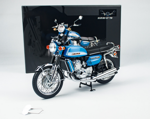 1/12 Minichamps 1973 Suzuki GT 750 J (Blue Metallic) Diecast Car Model 1/12 Minichamps 1973 Suzuki GT 750 J (Blue Metallic) Diecast Car Model