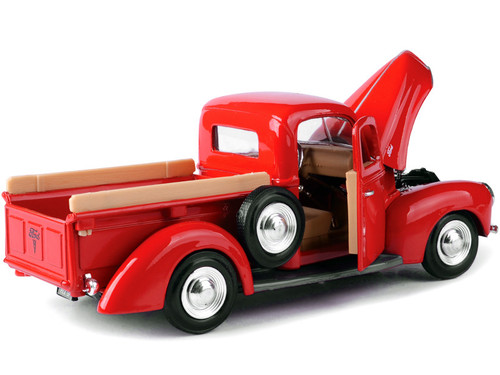 1940 Ford Deluxe Red 1/18 Diecast Model Car by Motormax