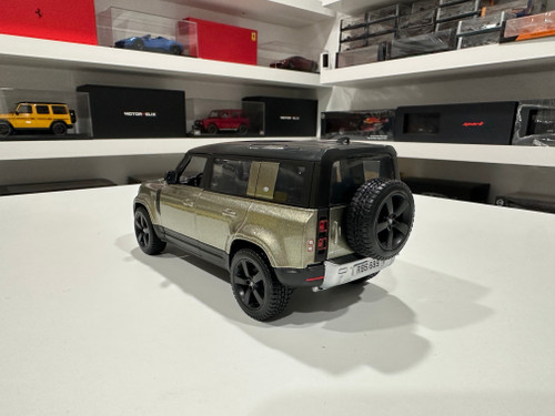 1/24 2022 Land Rover Defender 110 (Green Metallic with Black Top & Sunroof) Diecast Car Model (New No Retail Box)