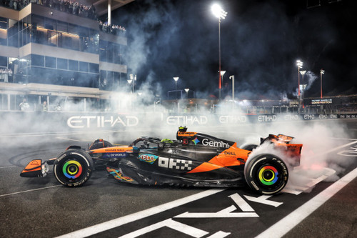1/18 Minichamps 2025 Formula 1 Abu Dhabi GP 3rd Place Mclaren