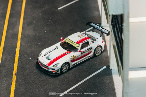 1/64 Tarmac Works Mercedes-Benz SLS AMG GT3 Macau GT Cup - FIA GT World Cup 2015 Winner Maro Engel Car Model with 1 Pack of 2 Collectible Trading Cards