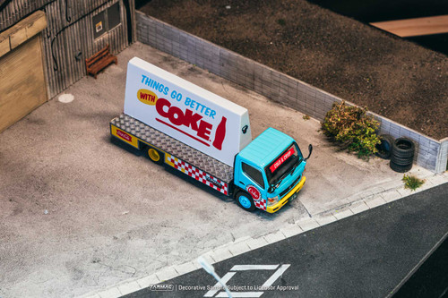 1/64 Tarmac Works Mitsubishi Fuso Super Great Coca-Cola Santa
