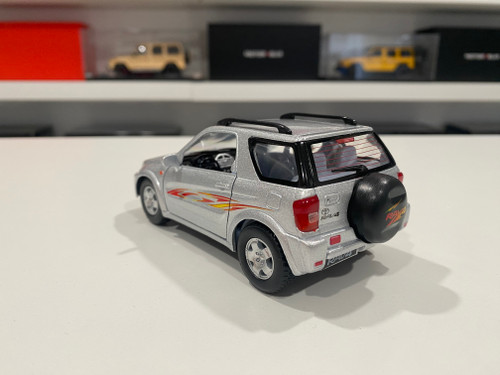 1/32 Kinsmart 2000 Toyota Rav 4 (Silver) Pullback Toy Model Car (New no retail box)
