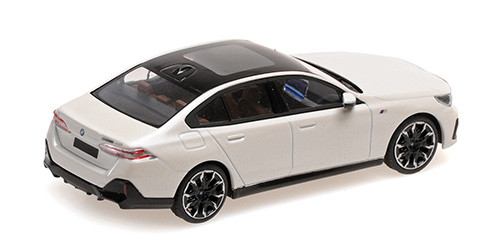 1/18 Minichamps 2024 BMW i5 M60 Touring (White Metallic) Diecast