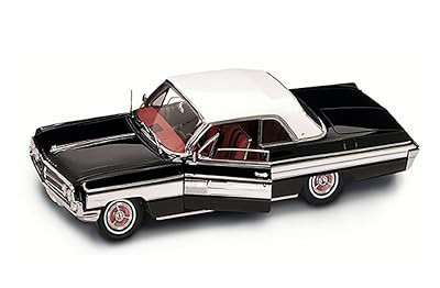 1/18 Road Signature Signature Series 1962 Oldsmobile Starfire (Black) Diecast Car Model