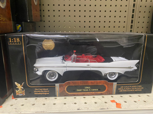 1/18 Road Signature 1961 Chrysler Imperial Crown (White with Red Interior) Diecast Car Model