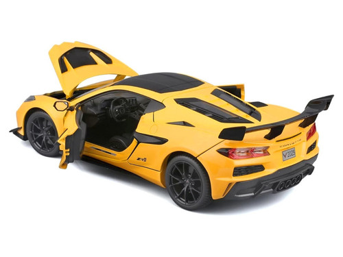 1/18 Maisto Chevrolet Corvette C8 ZR1 Coupe (Yellow) Diecast Car Model
